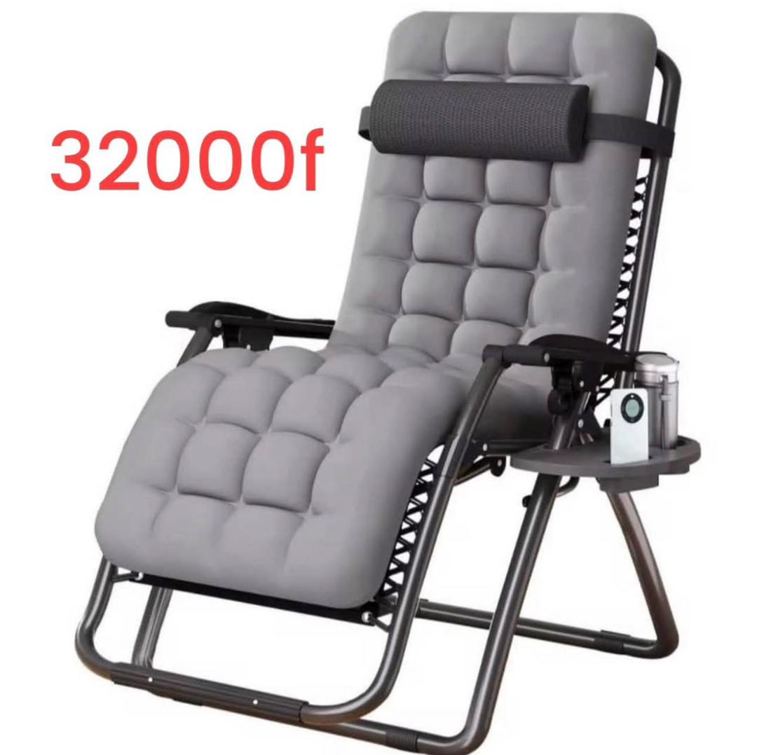 Chaise pliante orthopédique, ultra confort . offrez-vous un moment de détente avec cette chaise , rembourrée en mousse épaisse, idéal pour le salon , la terrasse, camping où même le bureau.
