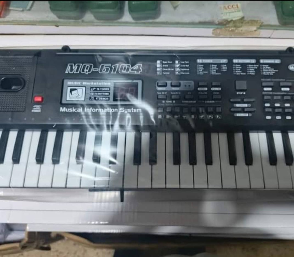 Piano apprentissage pour enfants et grande personne, ça prends clé USB, 61 touches et micro.