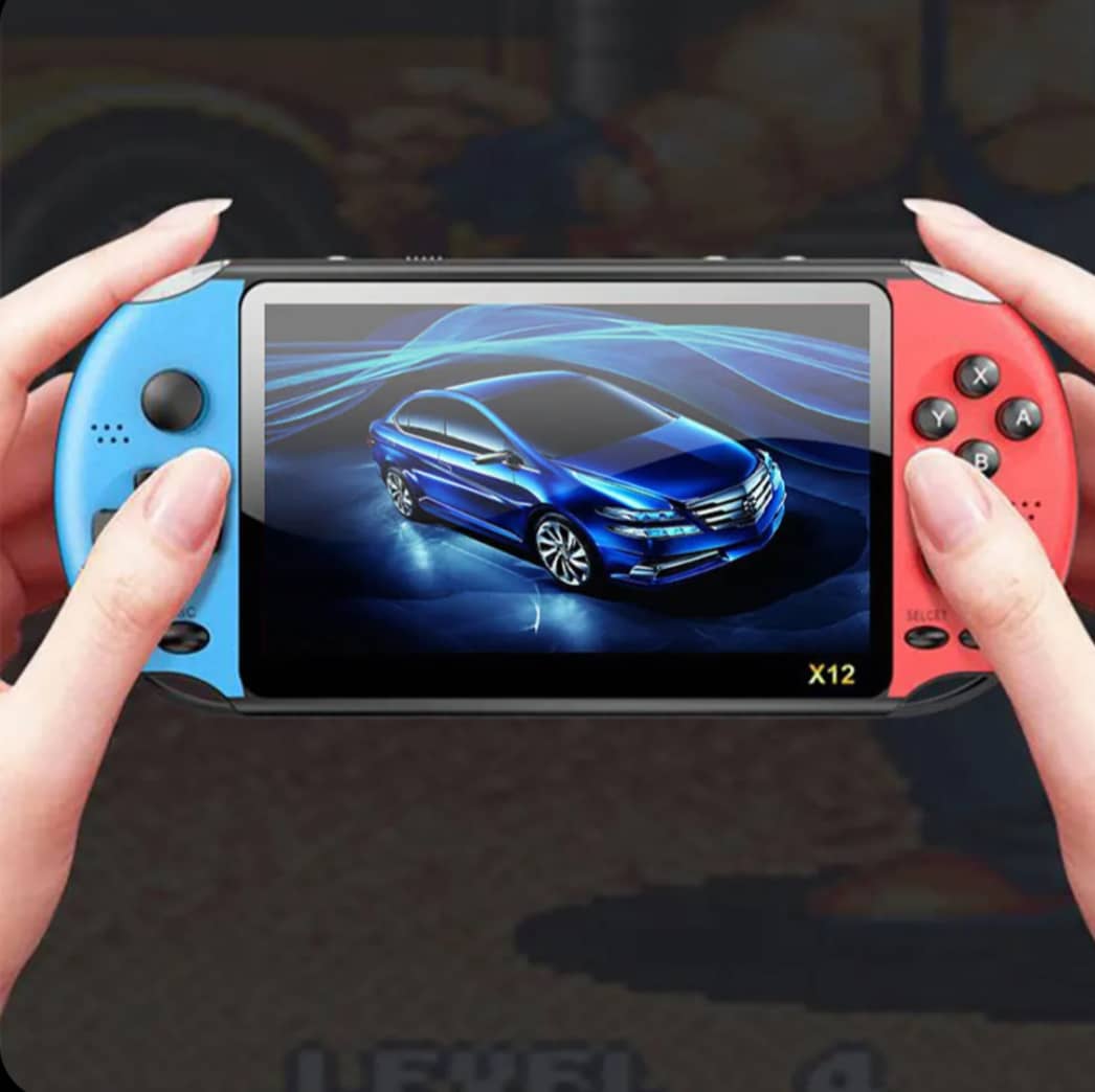 Console de jeux x12 . Portable, puissante et pleine de nosta .plus de 3500 jeux intégrées, les classiques de votre enfance ( PS1 ,NES, Game, batterie 1800mAh ( rechargeable via USB , musique, bluetooth connecté.